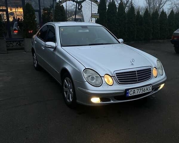 Серый Мерседес Е-Класс, объемом двигателя 3.2 л и пробегом 302 тыс. км за 8250 $, фото 4 на Automoto.ua