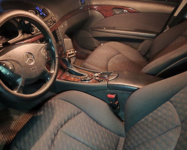 Мерседес Е-Клас 2004 у Чернігові на Automoto.ua Сірий Мерседес Е-Клас, об'ємом двигуна 2.2 л та пробігом 380 тис. км за 7000 $, фото 5 на Automoto.ua