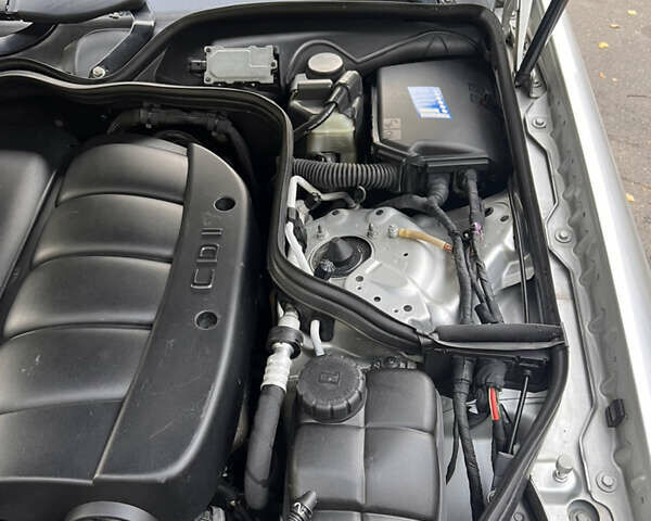 Серый Мерседес Е-Класс, объемом двигателя 2.15 л и пробегом 365 тыс. км за 8400 $, фото 18 на Automoto.ua
