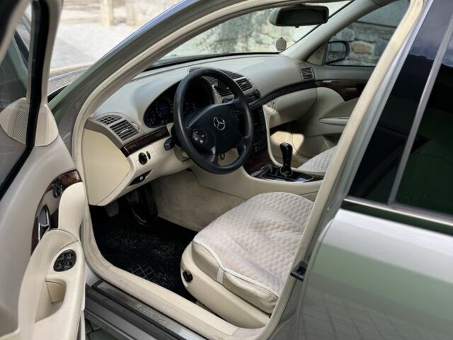 Мерседес Е-Клас 2004 у Каменце-Подольском на Automoto.ua Сірий Мерседес Е-Клас, об'ємом двигуна 2.1 л та пробігом 312 тис. км за 6600 $, фото 11 на Automoto.ua