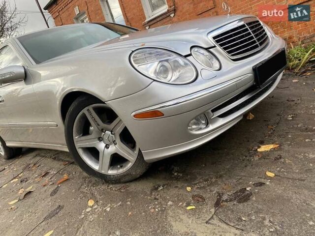 Сірий Мерседес Е-Клас, об'ємом двигуна 5 л та пробігом 350 тис. км за 8800 $, фото 1 на Automoto.ua