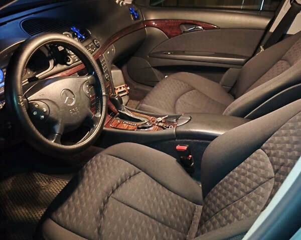 Мерседес Е-Клас 2004 у Чернігові на Automoto.ua Сірий Мерседес Е-Клас, об'ємом двигуна 2.2 л та пробігом 380 тис. км за 7000 $, фото 10 на Automoto.ua