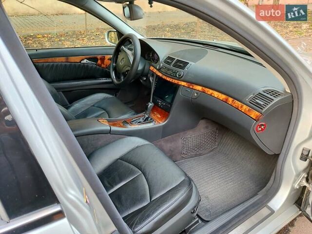 Серый Мерседес Е-Класс, объемом двигателя 2.1 л и пробегом 443 тыс. км за 8300 $, фото 9 на Automoto.ua