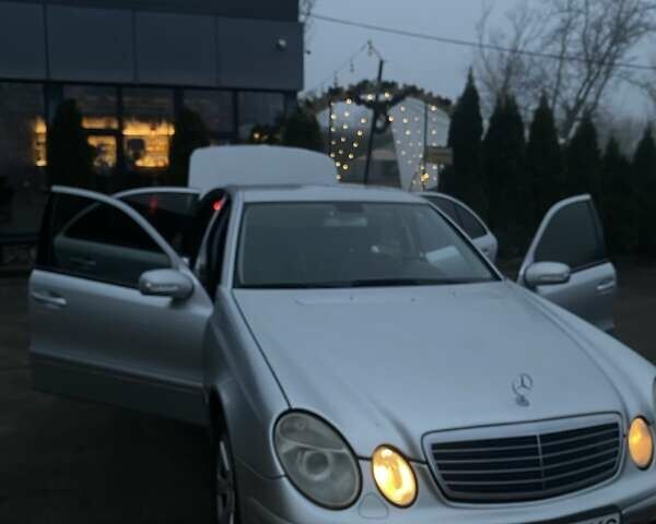 Серый Мерседес Е-Класс, объемом двигателя 3.2 л и пробегом 302 тыс. км за 8250 $, фото 7 на Automoto.ua