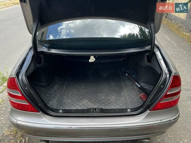 Серый Мерседес Е-Класс, объемом двигателя 1.8 л и пробегом 382 тыс. км за 6500 $, фото 12 на Automoto.ua