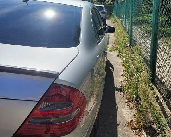 Сірий Мерседес Е-Клас, об'ємом двигуна 2.15 л та пробігом 350 тис. км за 7500 $, фото 3 на Automoto.ua