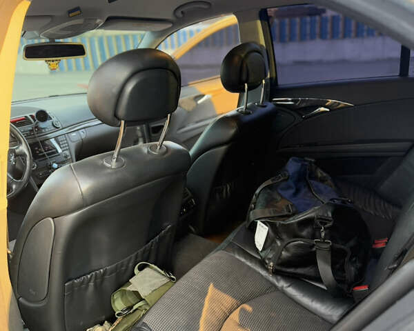 Серый Мерседес Е-Класс, объемом двигателя 1.8 л и пробегом 257 тыс. км за 5500 $, фото 1 на Automoto.ua