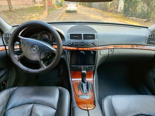 Серый Мерседес Е-Класс, объемом двигателя 2.1 л и пробегом 443 тыс. км за 8300 $, фото 7 на Automoto.ua