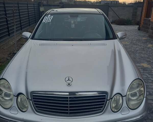 Серый Мерседес Е-Класс, объемом двигателя 2.7 л и пробегом 380 тыс. км за 6500 $, фото 1 на Automoto.ua