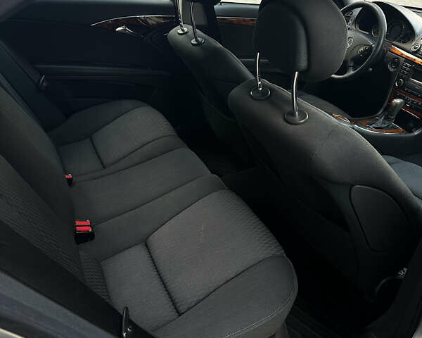 Мерседес Е-Клас 2004 у Івано-Франківську на Automoto.ua Сірий Мерседес Е-Клас, об'ємом двигуна 2.1 л та пробігом 305 тис. км за 6500 $, фото 16 на Automoto.ua