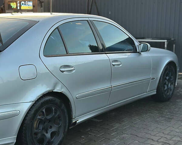 Серый Мерседес Е-Класс, объемом двигателя 2.69 л и пробегом 406 тыс. км за 7000 $, фото 16 на Automoto.ua