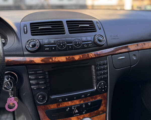 Серый Мерседес Е-Класс, объемом двигателя 3.22 л и пробегом 408 тыс. км за 8200 $, фото 8 на Automoto.ua