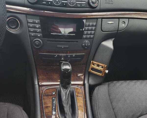 Мерседес Е-Клас 2004 у Чернігові на Automoto.ua Сірий Мерседес Е-Клас, об'ємом двигуна 2.2 л та пробігом 380 тис. км за 7000 $, фото 15 на Automoto.ua