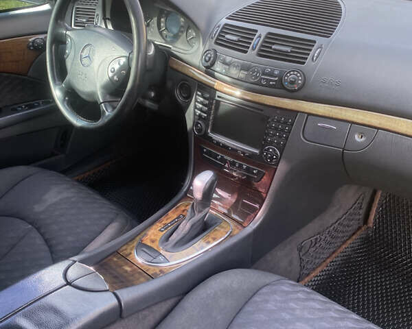Сірий Мерседес Е-Клас, об'ємом двигуна 2.2 л та пробігом 297 тис. км за 7000 $, фото 16 на Automoto.ua