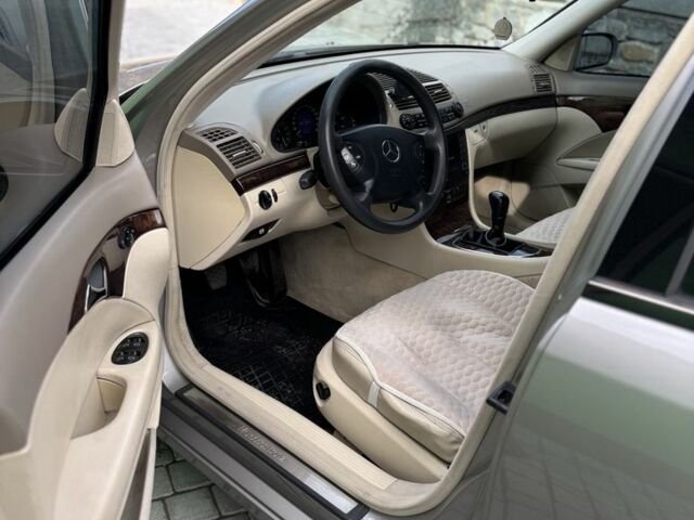 Мерседес Е-Клас 2004 у Каменце-Подольском на Automoto.ua Сірий Мерседес Е-Клас, об'ємом двигуна 2.1 л та пробігом 312 тис. км за 6600 $, фото 10 на Automoto.ua