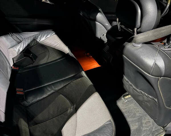 Мерседес Е-Клас 2004 у Каменце-Подольском на Automoto.ua Сірий Мерседес Е-Клас, об'ємом двигуна 2.6 л та пробігом 321 тис. км за 4999 $, фото 11 на Automoto.ua