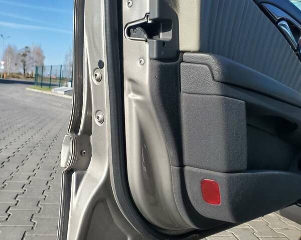 Серый Мерседес Е-Класс, объемом двигателя 2.15 л и пробегом 420 тыс. км за 7000 $, фото 23 на Automoto.ua