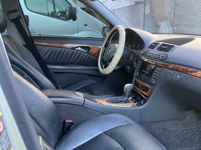 Серый Мерседес Е-Класс, объемом двигателя 2.7 л и пробегом 300 тыс. км за 3300 $, фото 5 на Automoto.ua