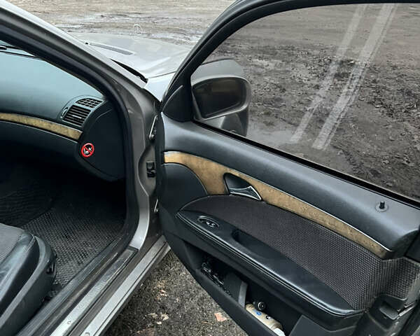 Сірий Мерседес Е-Клас, об'ємом двигуна 3.22 л та пробігом 340 тис. км за 4200 $, фото 3 на Automoto.ua