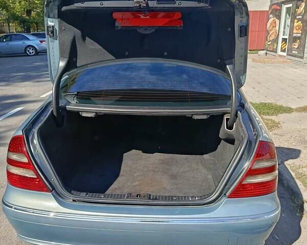 Серый Мерседес Е-Класс, объемом двигателя 2.2 л и пробегом 300 тыс. км за 6400 $, фото 7 на Automoto.ua