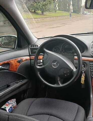 Серый Мерседес Е-Класс, объемом двигателя 1.8 л и пробегом 289 тыс. км за 7150 $, фото 17 на Automoto.ua