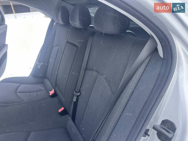 Серый Мерседес Е-Класс, объемом двигателя 1.8 л и пробегом 289 тыс. км за 6750 $, фото 63 на Automoto.ua