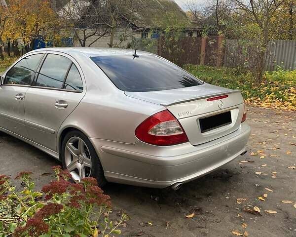 Сірий Мерседес Е-Клас, об'ємом двигуна 5 л та пробігом 350 тис. км за 8800 $, фото 3 на Automoto.ua