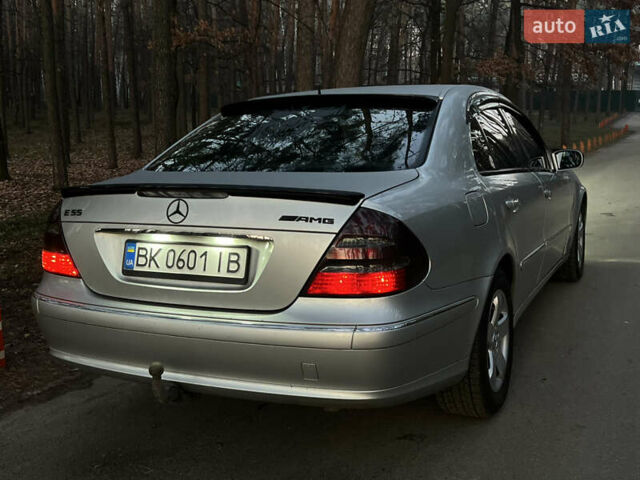 Серый Мерседес Е-Класс, объемом двигателя 3.2 л и пробегом 430 тыс. км за 7299 $, фото 4 на Automoto.ua