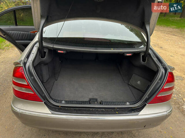Мерседес Е-Клас 2004 у Одесі на Automoto.ua Сірий Мерседес Е-Клас, об'ємом двигуна 3.2 л та пробігом 200 тис. км за 8000 $, фото 14 на Automoto.ua