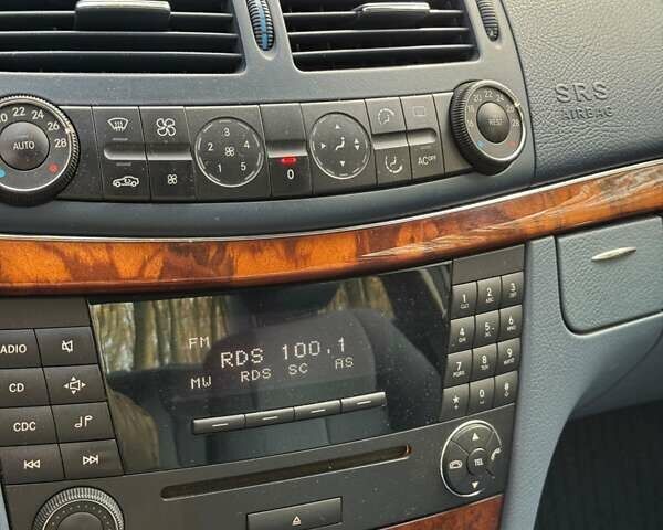 Сірий Мерседес Е-Клас, об'ємом двигуна 2.2 л та пробігом 412 тис. км за 6300 $, фото 16 на Automoto.ua