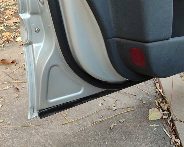 Серый Мерседес Е-Класс, объемом двигателя 2.1 л и пробегом 443 тыс. км за 8300 $, фото 8 на Automoto.ua