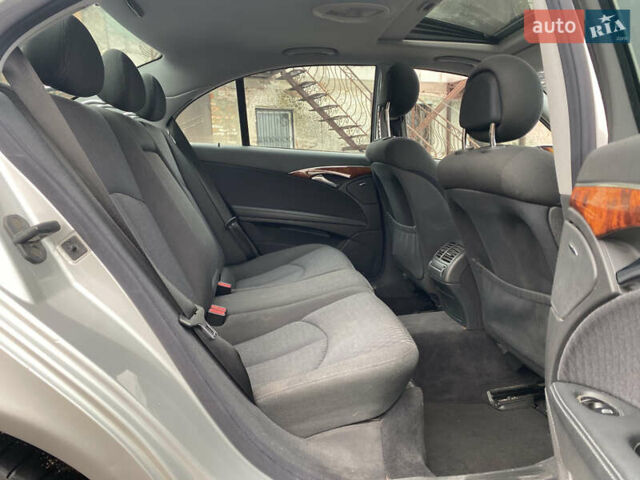 Сірий Мерседес Е-Клас, об'ємом двигуна 3.2 л та пробігом 272 тис. км за 3850 $, фото 37 на Automoto.ua