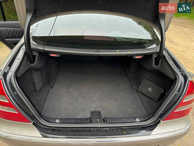 Мерседес Е-Клас 2004 у Одесі на Automoto.ua Сірий Мерседес Е-Клас, об'ємом двигуна 3.2 л та пробігом 200 тис. км за 8000 $, фото 15 на Automoto.ua