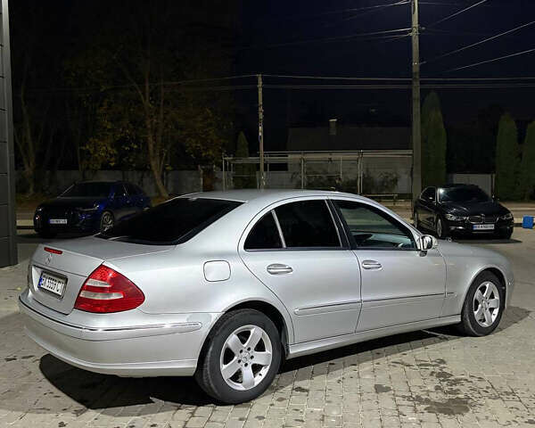 Мерседес Е-Клас 2004 у Каменце-Подольском на Automoto.ua Сірий Мерседес Е-Клас, об'ємом двигуна 2.6 л та пробігом 321 тис. км за 4999 $, фото 8 на Automoto.ua