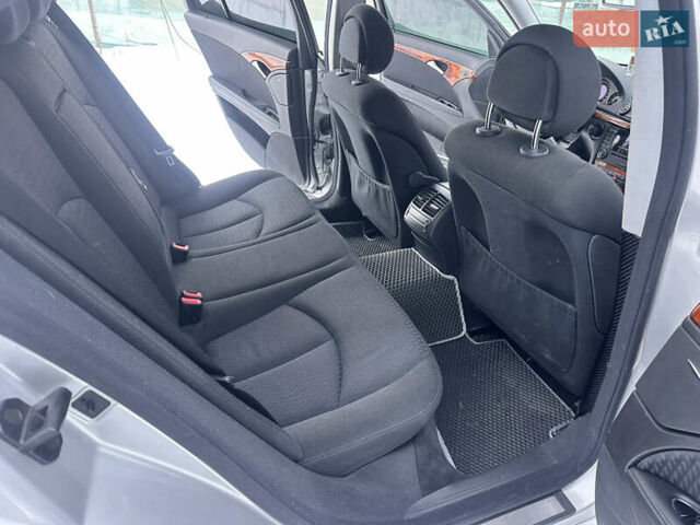 Серый Мерседес Е-Класс, объемом двигателя 1.8 л и пробегом 289 тыс. км за 6750 $, фото 60 на Automoto.ua