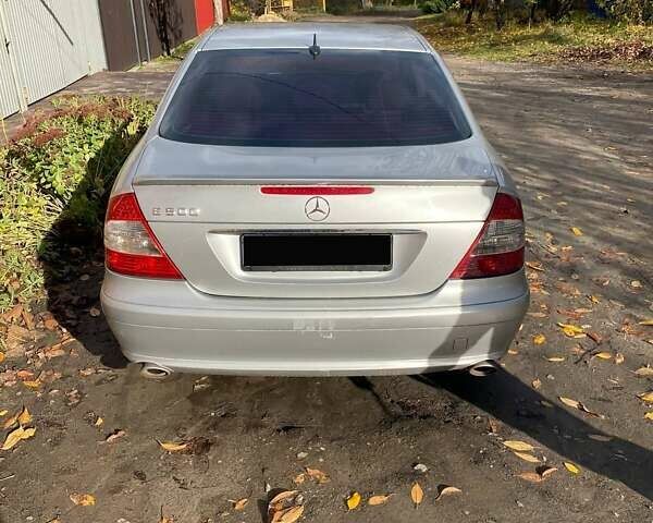 Сірий Мерседес Е-Клас, об'ємом двигуна 5 л та пробігом 350 тис. км за 8800 $, фото 2 на Automoto.ua