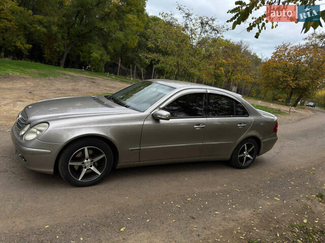 Серый Мерседес Е-Класс, объемом двигателя 3.2 л и пробегом 200 тыс. км за 6800 $, фото 3 на Automoto.ua