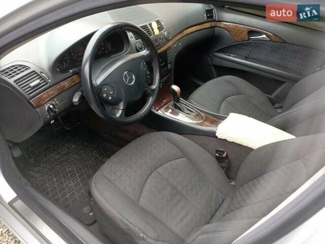 Сірий Мерседес Е-Клас, об'ємом двигуна 2.15 л та пробігом 302 тис. км за 6400 $, фото 10 на Automoto.ua