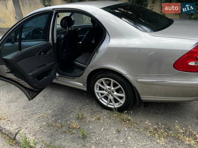 Серый Мерседес Е-Класс, объемом двигателя 1.8 л и пробегом 382 тыс. км за 6500 $, фото 6 на Automoto.ua