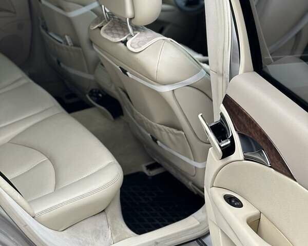 Мерседес Е-Клас 2004 у Каменце-Подольском на Automoto.ua Сірий Мерседес Е-Клас, об'ємом двигуна 2.1 л та пробігом 312 тис. км за 6600 $, фото 12 на Automoto.ua