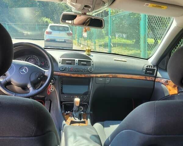 Сірий Мерседес Е-Клас, об'ємом двигуна 2.15 л та пробігом 350 тис. км за 7500 $, фото 6 на Automoto.ua