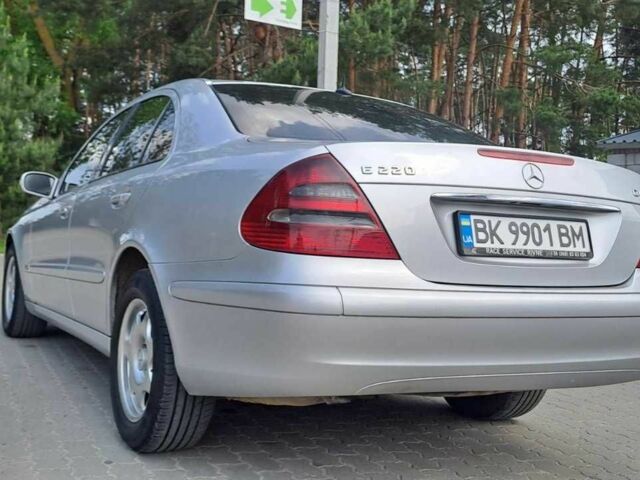 Серый Мерседес Е-Класс, объемом двигателя 2.1 л и пробегом 375 тыс. км за 8299 $, фото 5 на Automoto.ua