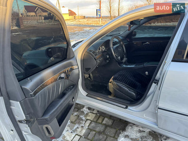 Сірий Мерседес Е-Клас, об'ємом двигуна 3.2 л та пробігом 300 тис. км за 7300 $, фото 7 на Automoto.ua