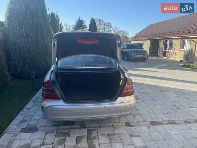 Серый Мерседес Е-Класс, объемом двигателя 3.2 л и пробегом 356 тыс. км за 7800 $, фото 16 на Automoto.ua