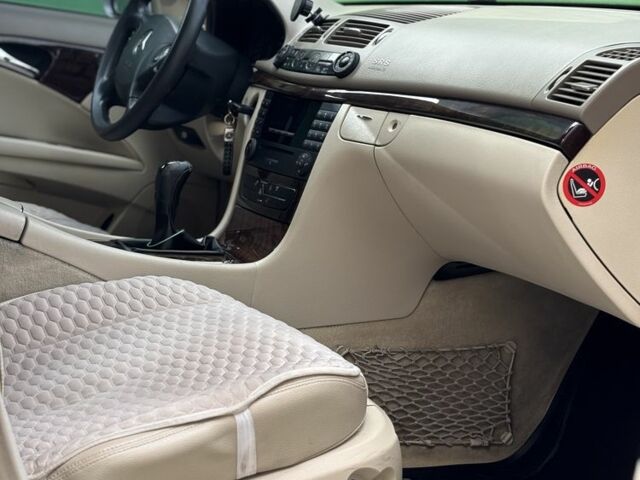 Мерседес Е-Клас 2004 у Каменце-Подольском на Automoto.ua Сірий Мерседес Е-Клас, об'ємом двигуна 2.1 л та пробігом 312 тис. км за 6600 $, фото 8 на Automoto.ua