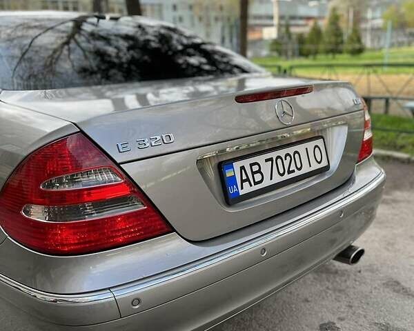 Серый Мерседес Е-Класс, объемом двигателя 3.2 л и пробегом 315 тыс. км за 8199 $, фото 26 на Automoto.ua