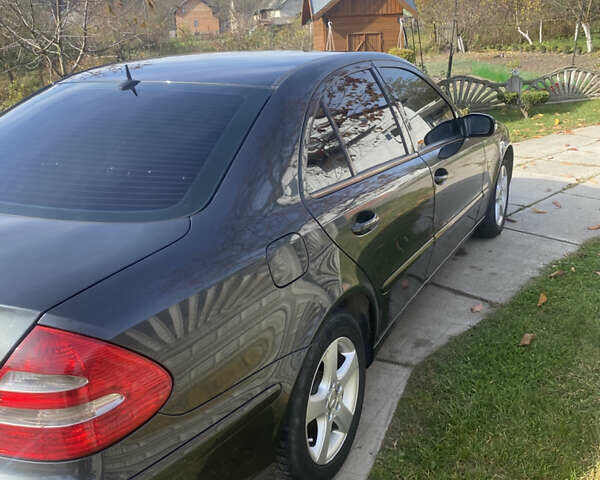 Сірий Мерседес Е-Клас, об'ємом двигуна 2.2 л та пробігом 297 тис. км за 7000 $, фото 4 на Automoto.ua