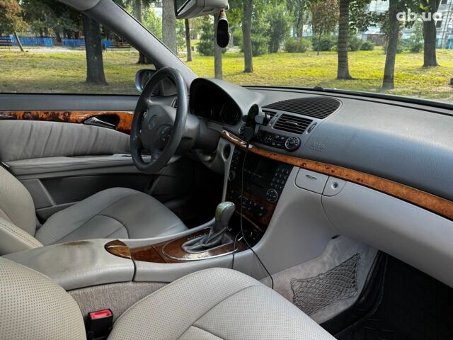 Серый Мерседес Е-Класс, объемом двигателя 2.6 л и пробегом 445 тыс. км за 6980 $, фото 31 на Automoto.ua