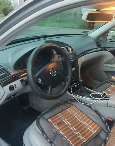 Сірий Мерседес Е-Клас, об'ємом двигуна 1.8 л та пробігом 385 тис. км за 5500 $, фото 6 на Automoto.ua