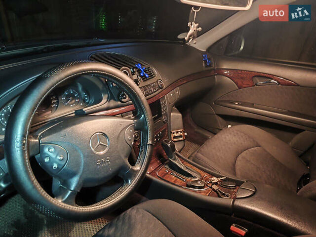 Мерседес Е-Клас 2004 у Чернігові на Automoto.ua Сірий Мерседес Е-Клас, об'ємом двигуна 2.2 л та пробігом 380 тис. км за 7000 $, фото 3 на Automoto.ua